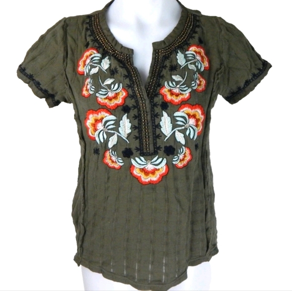 Akemi Kin Dandelion Floral Embroidered Top - Picture 2 of 4